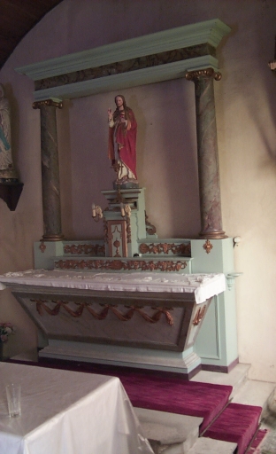 Ensemble du maître-autel : autel, 2 gradins d'autel, tabernacle, retable