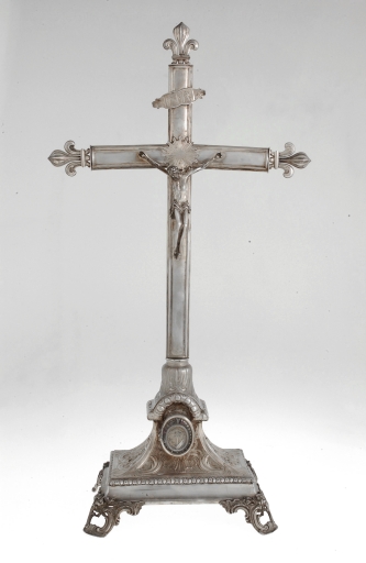 Croix d'autel reliquaire