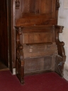 Lambris de demi-revêtement, bancs de choeur et 2 stalles