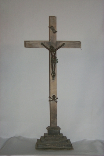 Croix de sacristie, la Chapelle des Domaines (Maure-de-Bretagne fusionnée en Val d'Anast en 2017)