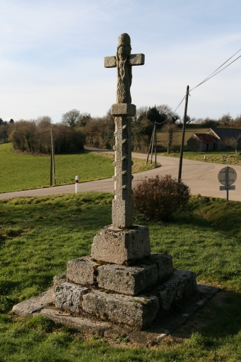 Croix (Locmaria-Berrien fusionnée en Poullaouen en 2019)