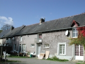 Alignement de maisons, la Simonnais (La Mézière)