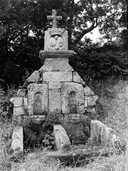 Fontaine de dévotion, Saint-Isidore (Maël-Pestivien)