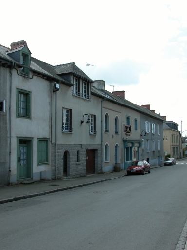 Alignement de maisons, 9-11 place Saint-Melaine (Pacé)