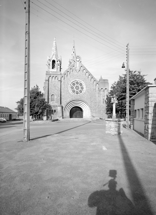 Eglise paroissiale Saint Charles-de-Blois, place Léon Chevassu (Auray)