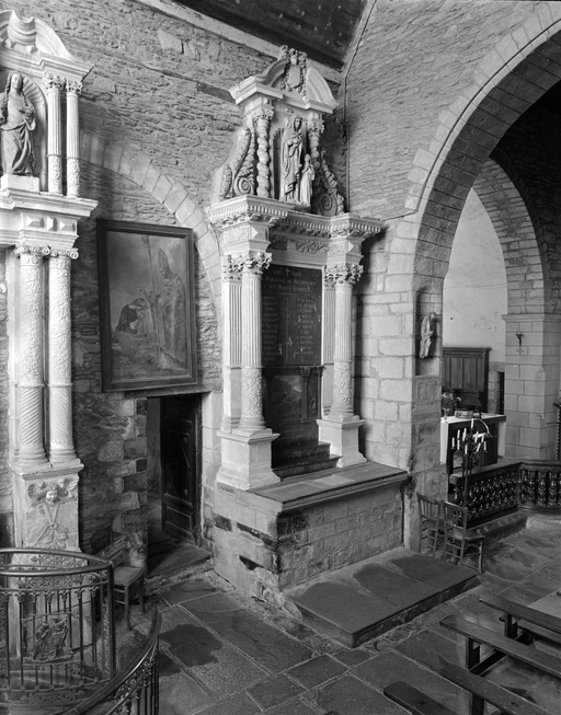 Ensemble de l'autel retable des morts de la guerre de 1914-1918, église Notre-Dame de la Tronchaye (Rochefort-en-Terre)