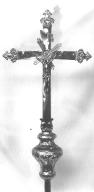 Croix de procession, église paroissiale Saint-Gurval, place de la mairie (Guer)