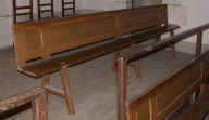 Ensemble de 13 bancs de fidèles