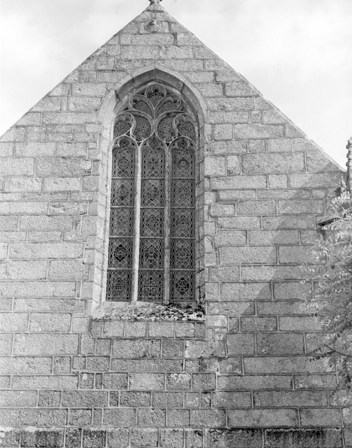 Eglise paroissiale Saint Pierre (Plounévez-Quintin)