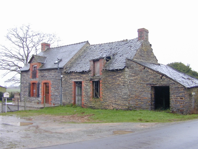 Alignement de deux maisons, la Coucousserie (Pipriac)