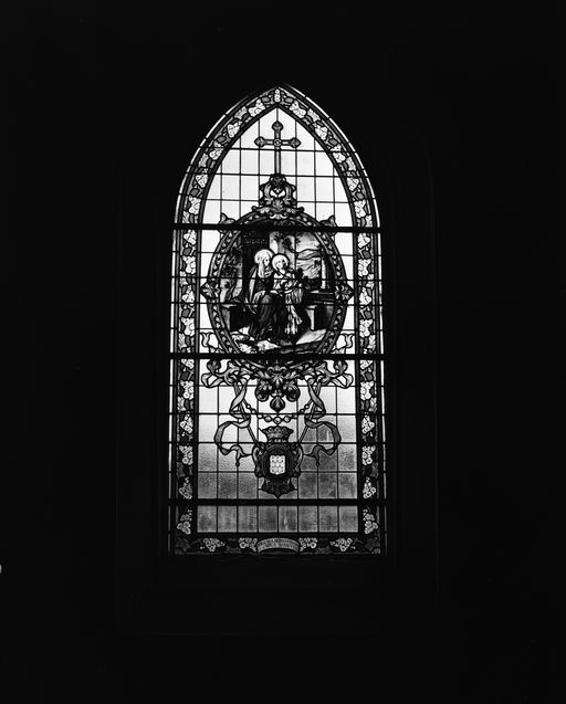 Verrières (7) (verrière à personnages, verrière décorative), église paroissiale Sainte-Croix (La Croix-Helléan)