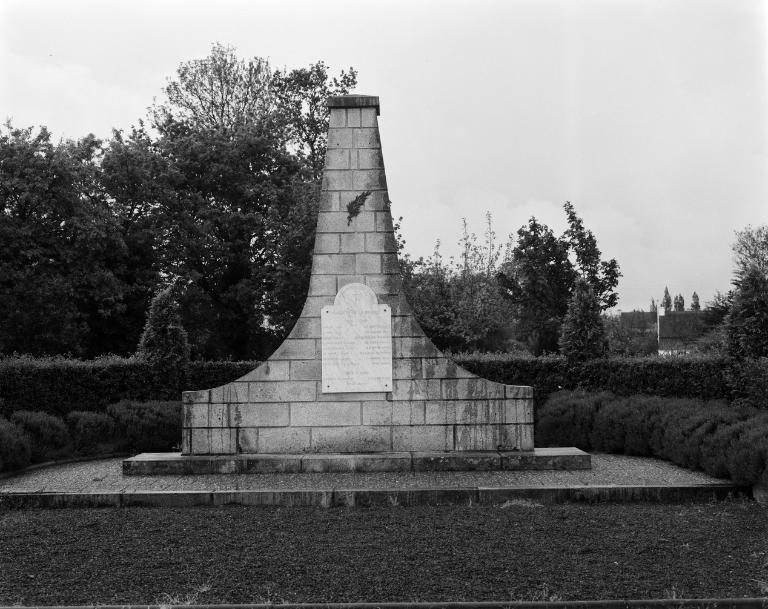 Monument aux morts de la guerre 1914-1918, 1939-1945 (La Trinité-Surzur)