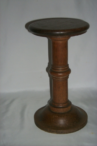 Ensemble de 5 tabourets d'église
