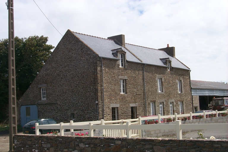 Ferme, rue des Français Libres, le Vauhariot (Cancale)