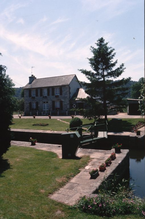 Canal de Nantes à Brest, maison éclusière, Rieux (Saint-Congard)