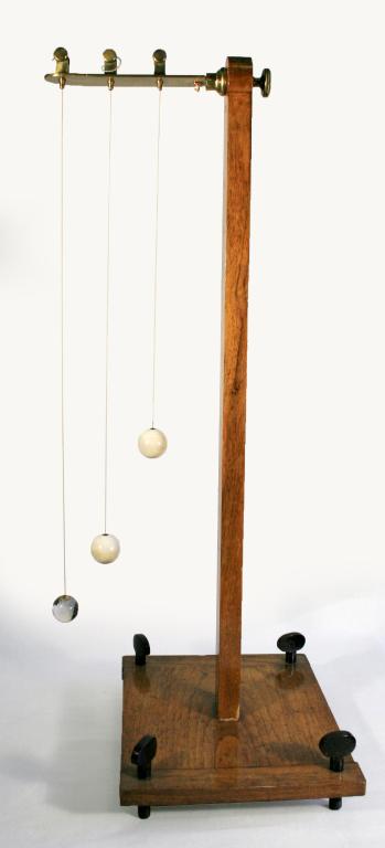 Présentation de la collection d'instruments scientifiques du lycée Émile Zola, Avenue Jean Janvier (Rennes)