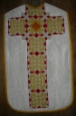 Ornement blanc 2 : chasuble, manipule, voile de calice, manipule et bourse de corporal