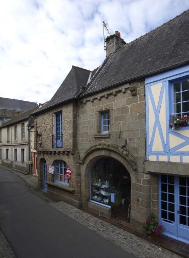 Maison, 4 rue de l'Eglise (Bazouges-la-Pérouse)