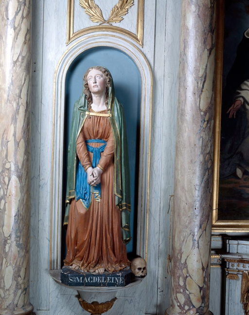 Statue (petite nature) : sainte Madeleine
