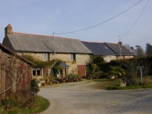 Alignement de maisons, la Richelais (Liffré)