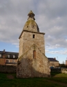 Les églises paroissiales, les croix monumentales, les croix de chemin, le cimetière et le monument aux morts sur la commune de Lancieux