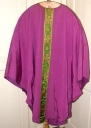 Ornement violet : chasuble, bourse de corporal, étole