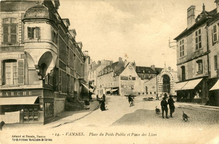 Hôtel Mynier, anciennement dit hôtel de Francheville, 1, 3 place des Lices, place du Poids Public (Vannes)