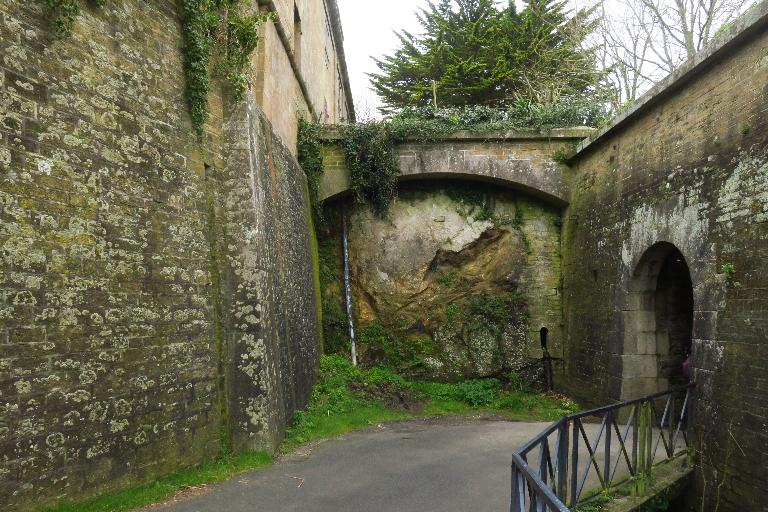 Porte de Locmaria, enceinte urbaine (Le Palais)