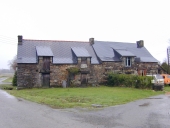 Alignement de deux fermes, les Carrées (Pipriac)