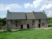 Alignement de maisons, les Rues Neuves (Paimpont)