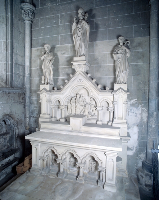 Ensemble de l'autel de Saint-Gilles et Saint-Roch (autel, retable, gradin d'autel, 2 degrés d'autel, bas-relief) : saint Thuriau de Dol bénit un barbare