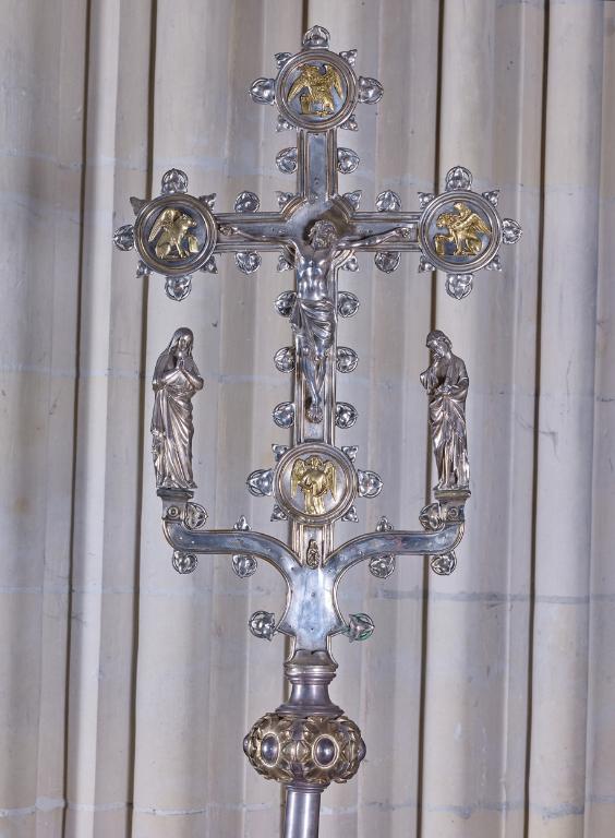 Croix de procession, basilique Notre-Dame-d'Espérance (Saint-Brieuc)