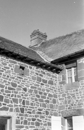 Ferme, 6-8 place de l'Eglise (La Baussaine)
