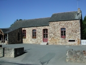 École, actuellement centre de loisirs, 13 rue de la Fontaine (Vergéal)