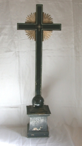 Croix-reliquaire et sa boîte