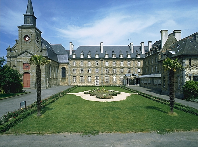 Séminaire, hôpital, actuellement maison de retraite, rue de Dinan, l'Abbaye-sous-Dol (Dol-de-Bretagne)