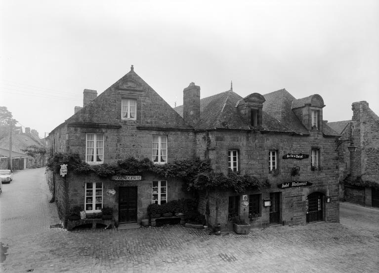 Maison, place de l'Eglise (Locronan)