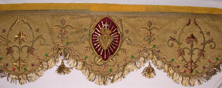 Tour d'autel et conopée