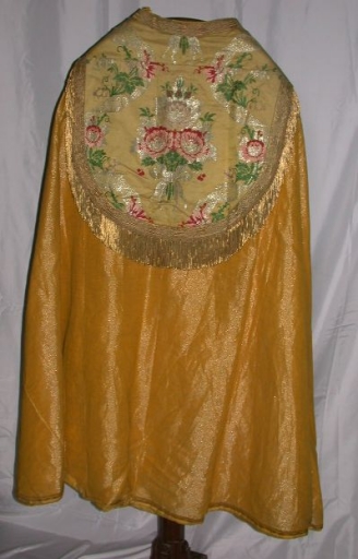 Chape dorée 3