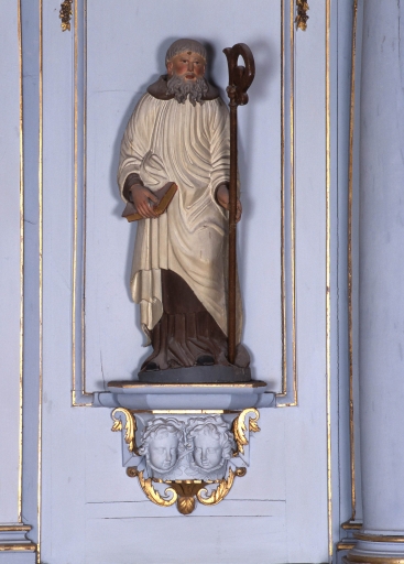 Statue de saint non identifié
