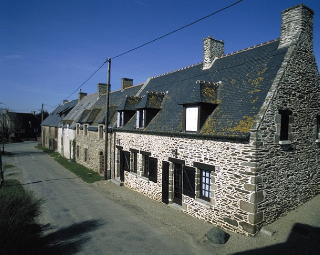 Alignement de maisons, le Buot (Saint-Méloir-des-Ondes)