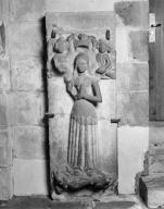 Dalle funéraire, de Jeanne de Bretagne, abbaye de bénédictins Saint-Gildas, de bénédictins de la congrégation de Saint-Maur, de soeurs de la charité de Saint-Louis (Saint-Gildas-de-Rhuys)