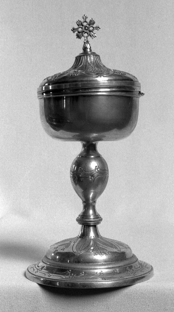 Ciboire (2), église paroissiale Saint-Caradec (Saint-Caradec-Trégomel)