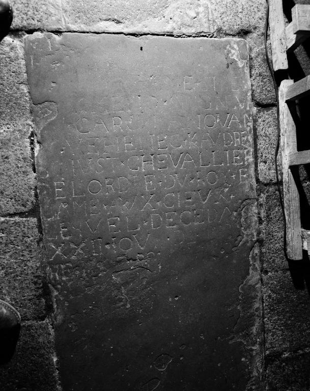 Plate-tombe, de René de Kerméno du Garo, chapelle Notre-Dame de Béléan-ou-de-Bethléem (Ploeren)