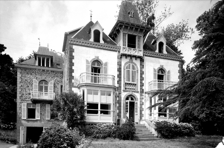 Lycée hôtelier de Dinard, Yvon Bourges, 33 rue des écoles (Dinard)