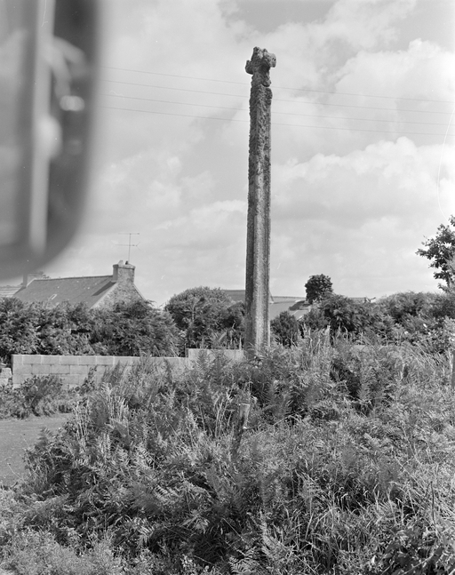 Croix monumentale, Languivoa (Plonéour-Lanvern)