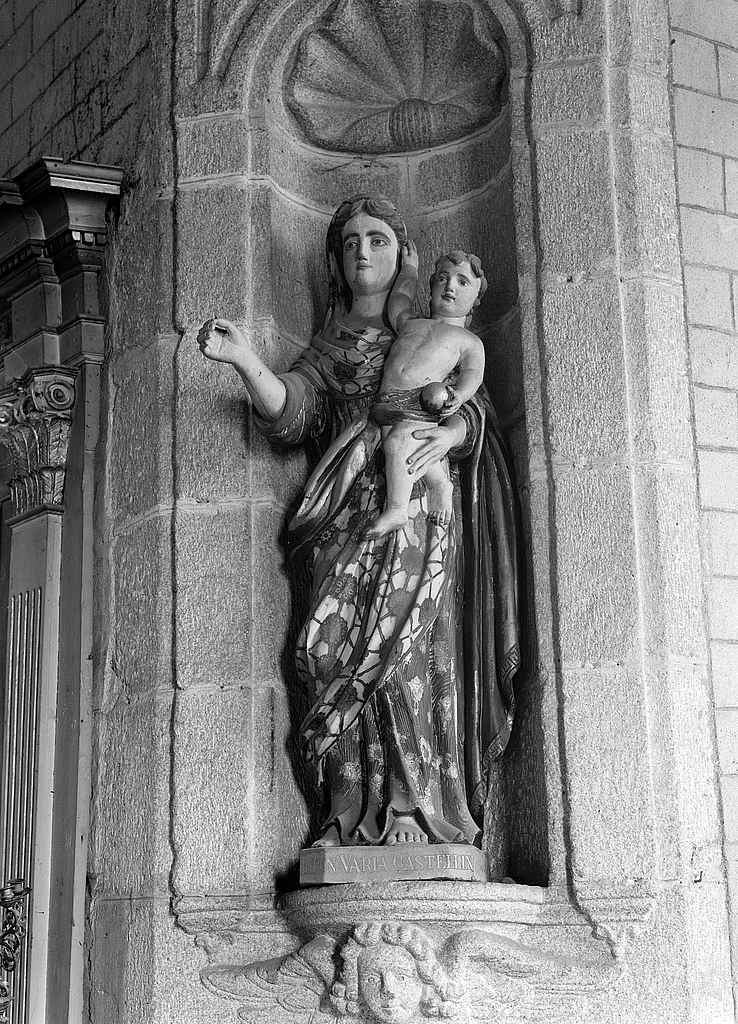 Statue (petite nature) : Vierge à l'Enfant (2), chapelle Notre-Dame (Châteaulin)