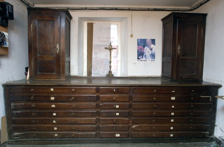 Chasublier et placards