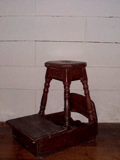 Ensemble de 3 tabourets de chantre