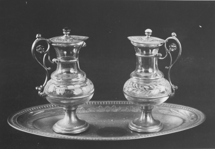 Ensemble de 2 burettes et de leur plateau, une burette unique